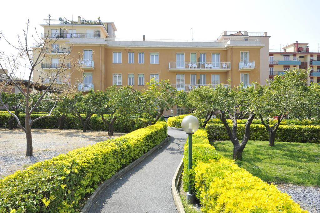Hotel Villa San Giuseppe San Bartolomeo Al Mare Exterior foto